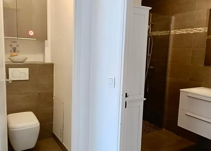 Gorgeous With Terrace, Elevator, Ac, Free Parking - Le Regis Apartmán *